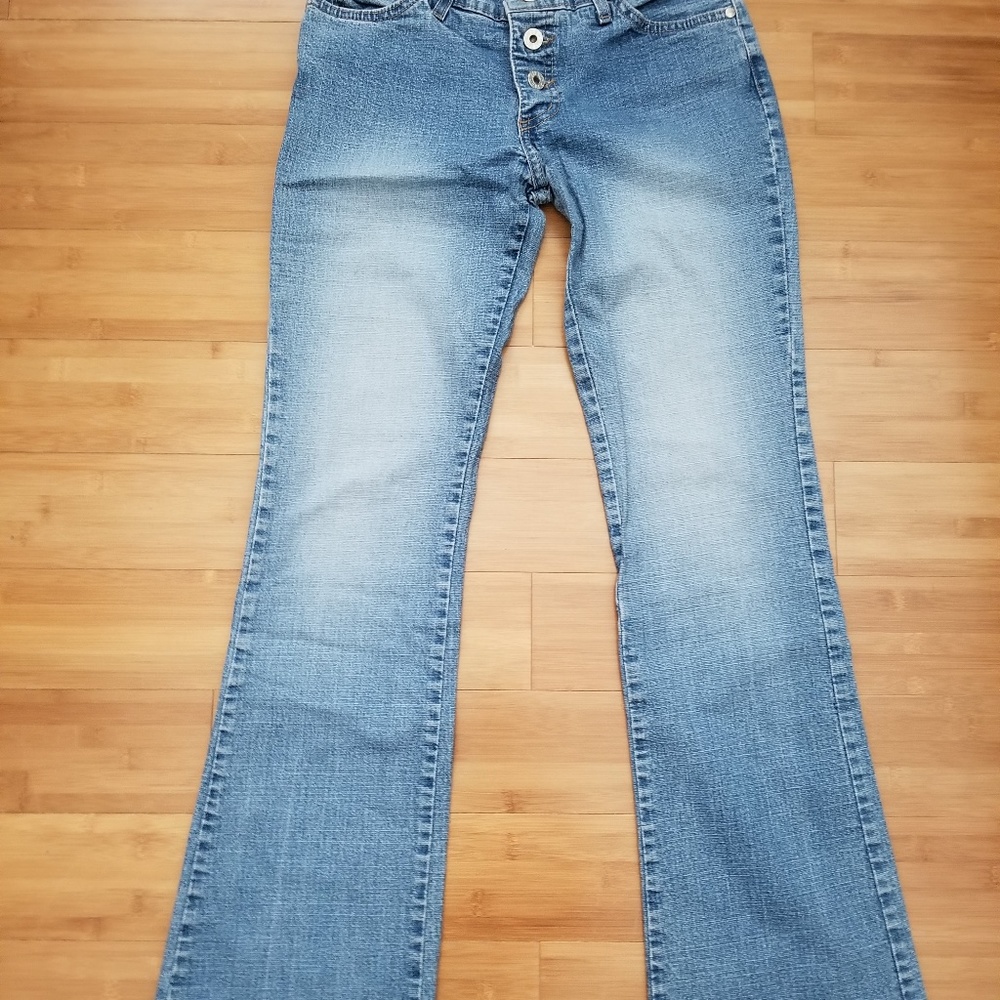 Jeans with 3 buttons